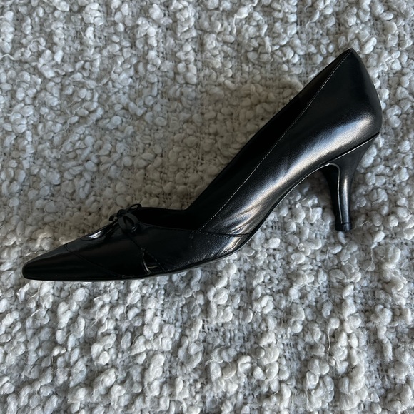 Bandolino black pumps with bow detail size 9.5 - Picture 3 of 6